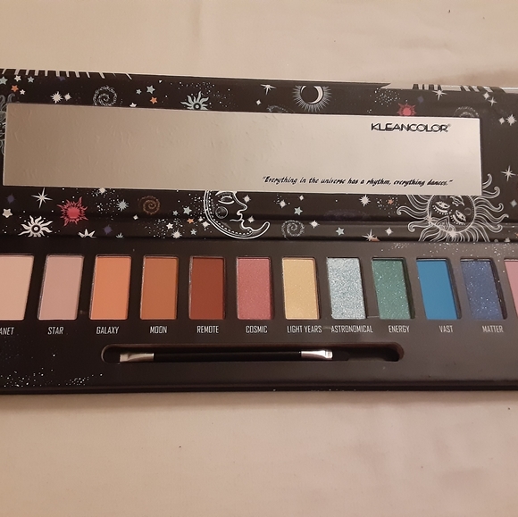 Eyeshadow palette - Picture 2 of 2